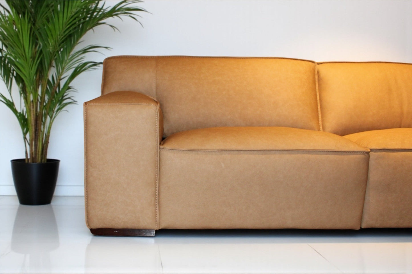 HLHF Maestro Leather Sectional Living, New Arrivals Furniture Store Burlington Ontario Near Me