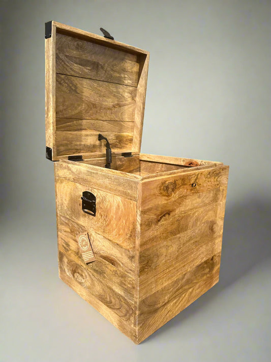 Carter 2518 Wood Trunk