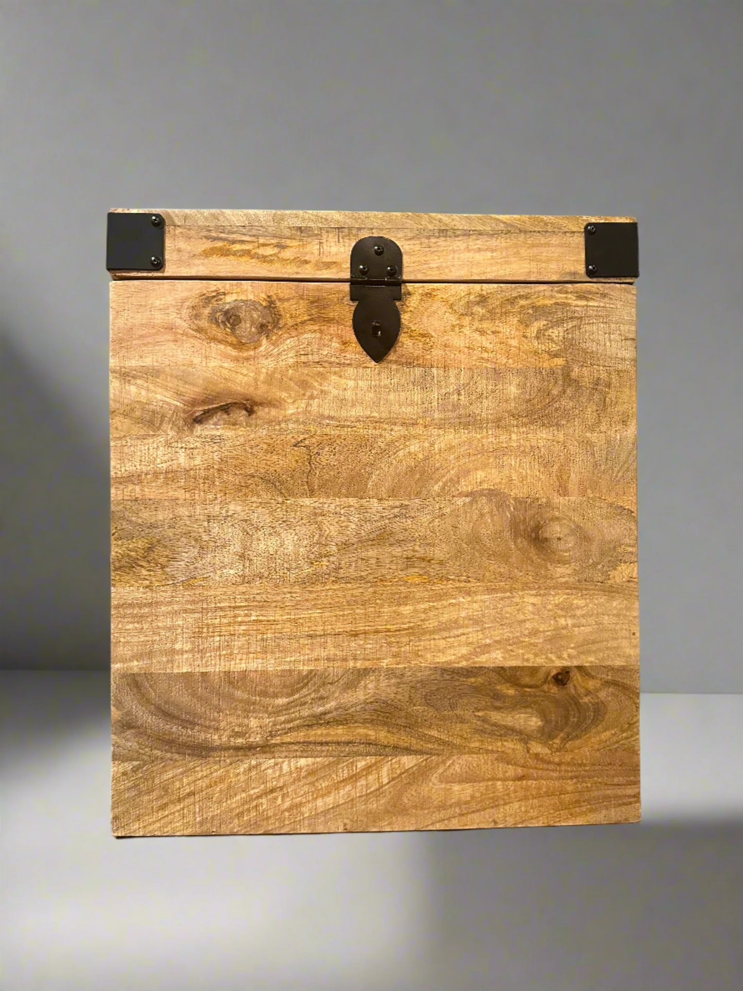 Carter 2518 Wood Trunk