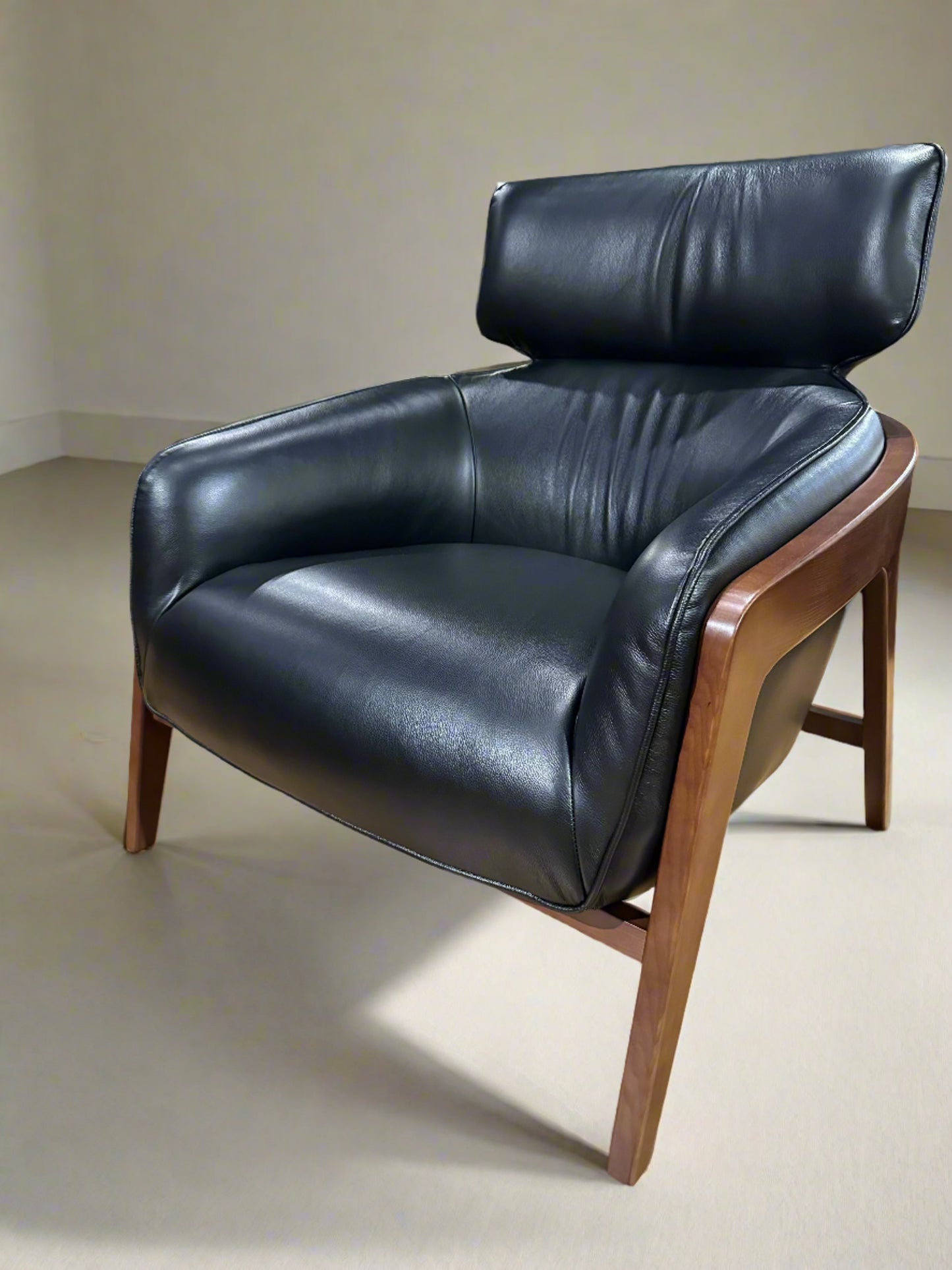 Bend (A993) Leather Accent Chair - Black