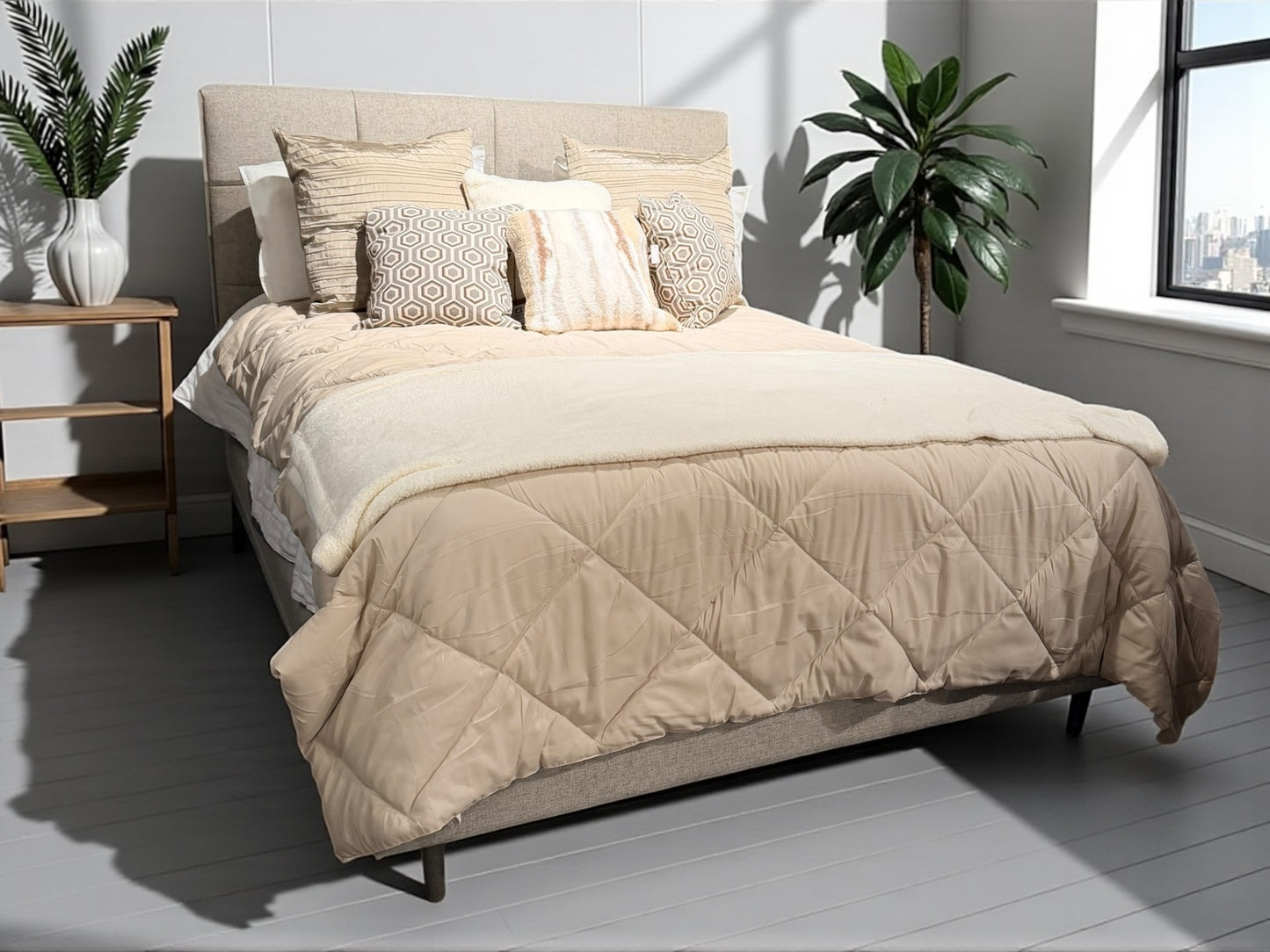 200Q Upholstered Queen Bed - FLOOR MODEL