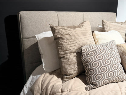 200Q Upholstered Queen Bed - FLOOR MODEL