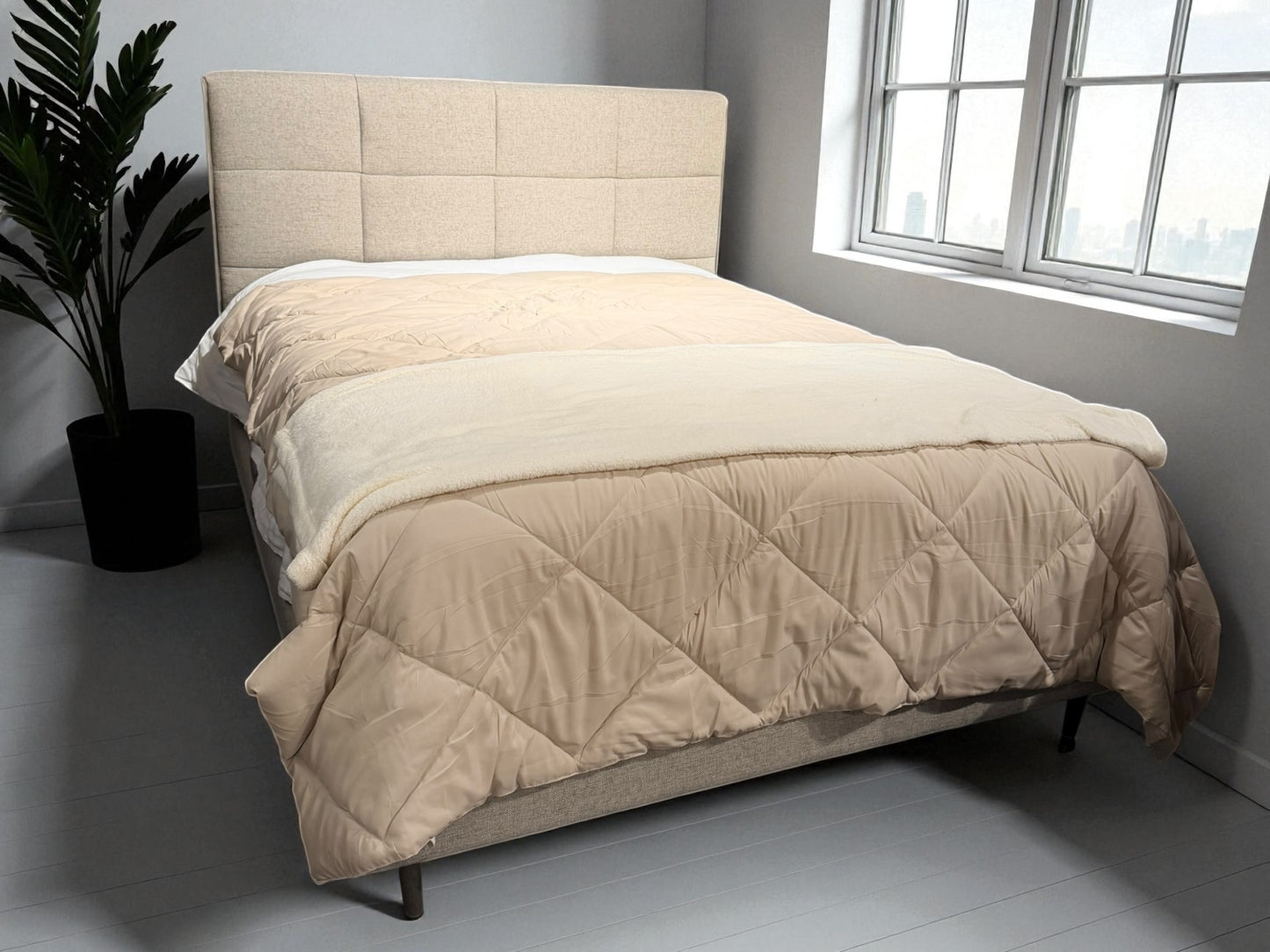 200Q Upholstered Queen Bed - FLOOR MODEL