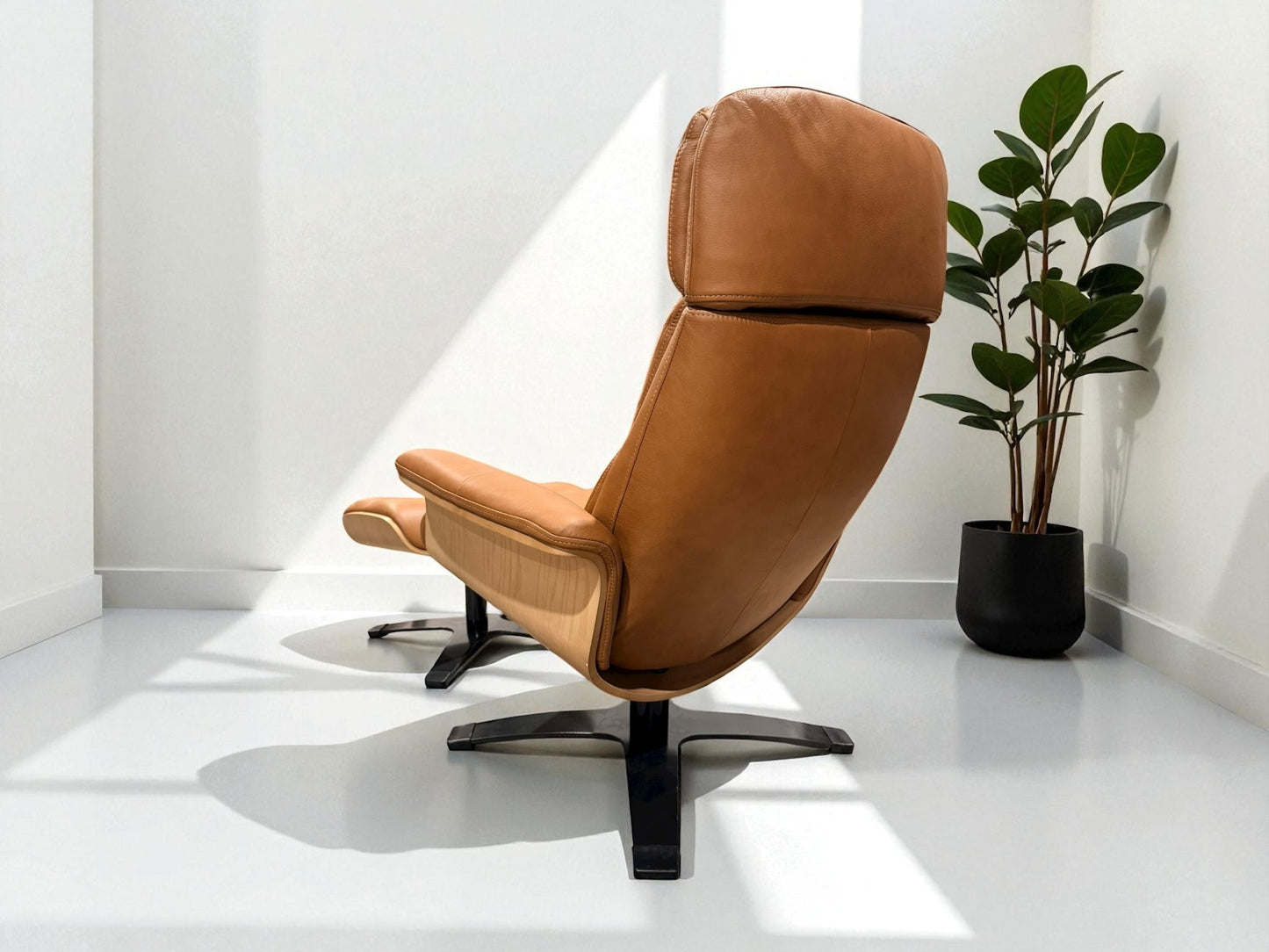 HLHF Vault Leather Lounge Accent Chair & Ottoman Accent Chairs Furniture Store Burlington Ontario Near Me 