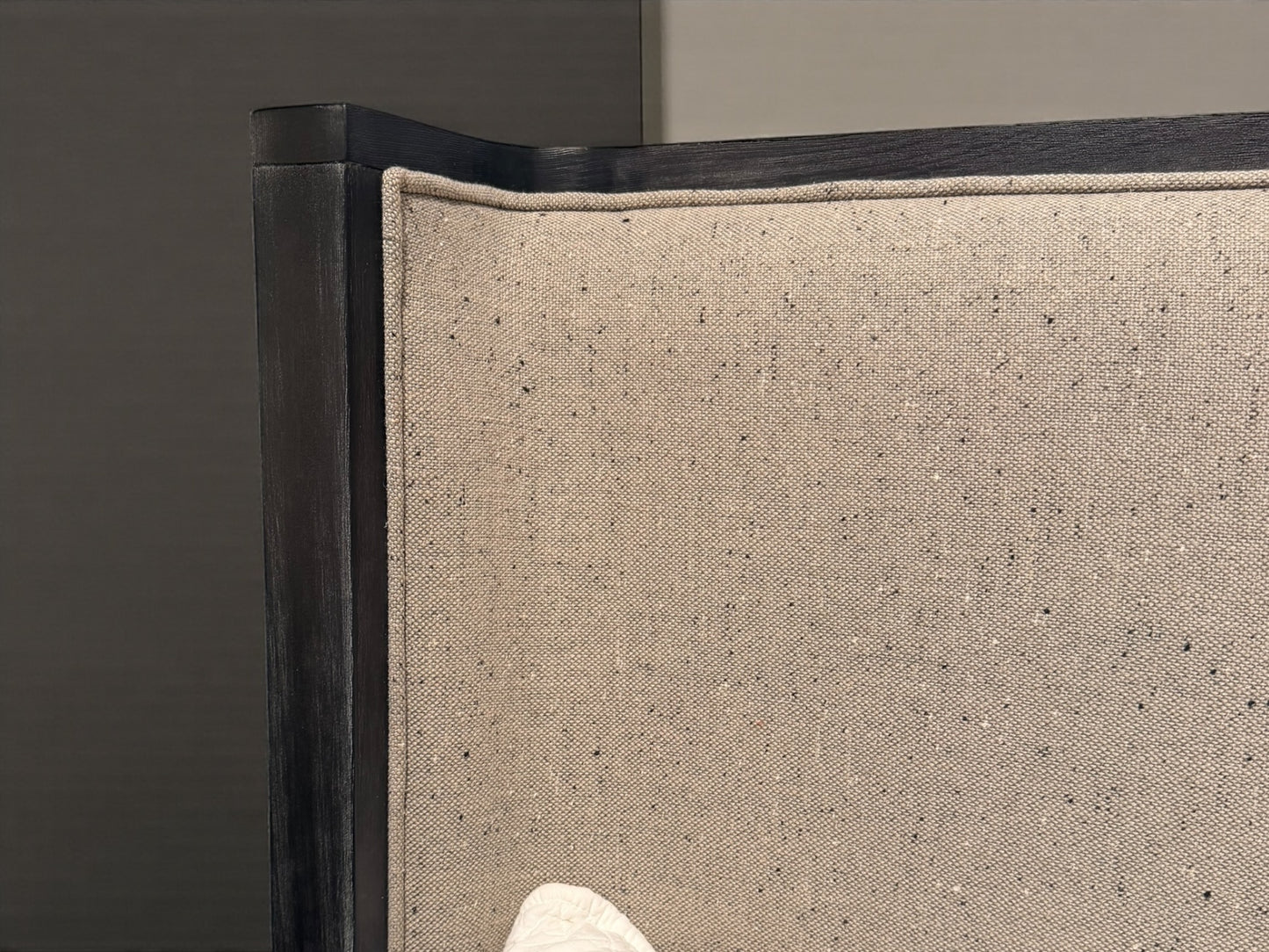 528Q Upholstered Queen Bed