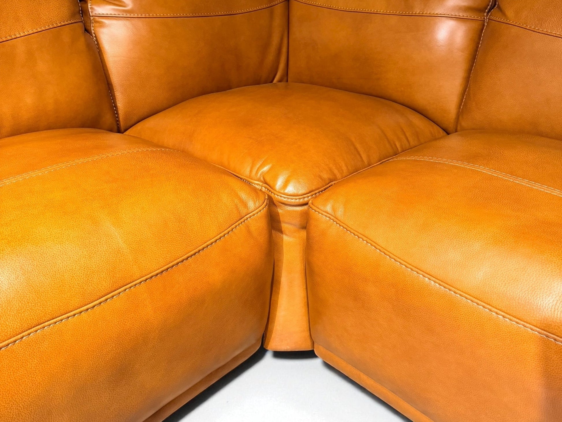 HLHF Berlin Saddle Leather Sectional Living, New Arrivals Furniture Store Burlington Ontario Near Me 