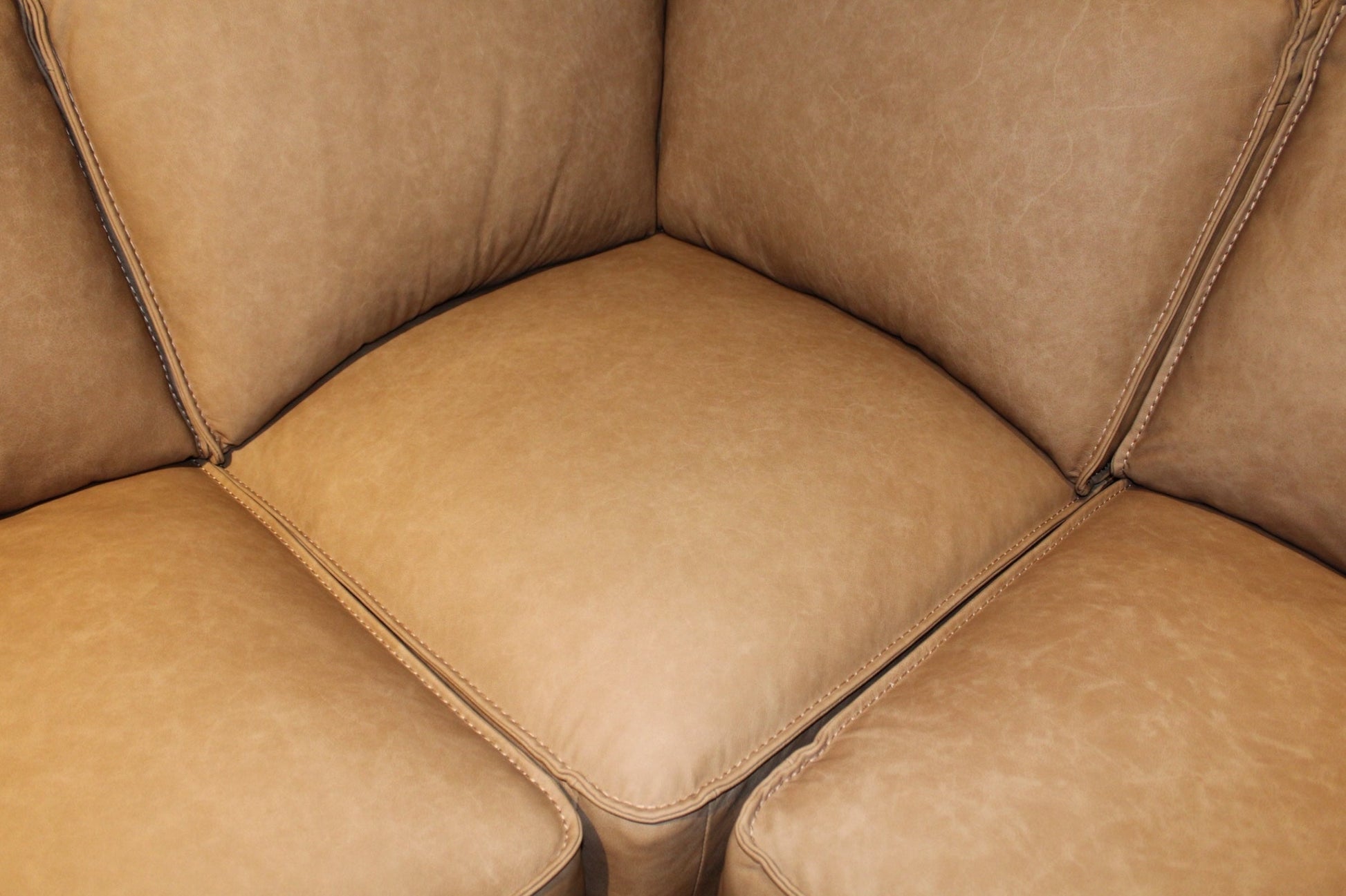 HLHF Maestro Leather Sectional Living, New Arrivals Furniture Store Burlington Ontario Near Me 