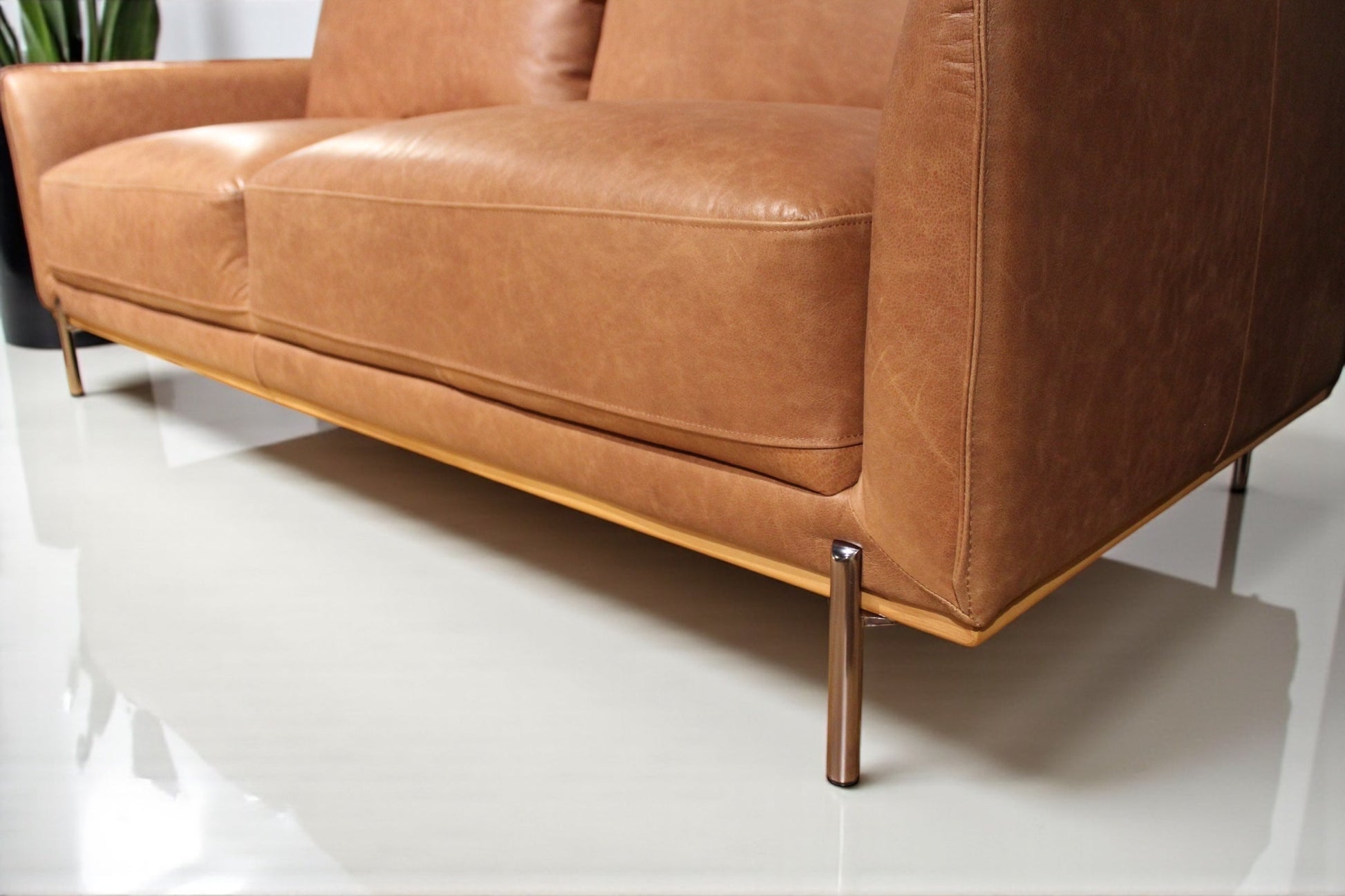 HLHF Club Leather Sofa - Whiskey Living Furniture Store Burlington Ontario Near Me 