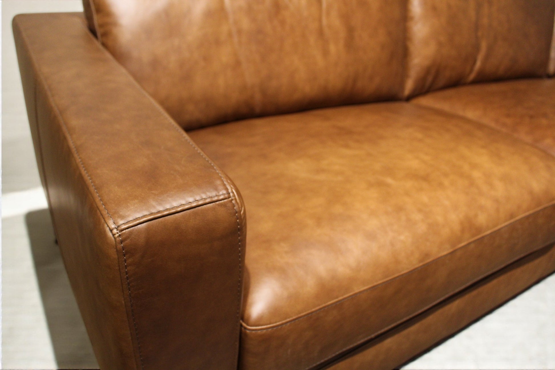 HLHF Old Saddle Leather Sectional Living, New Arrivals Furniture Store Burlington Ontario Near Me 