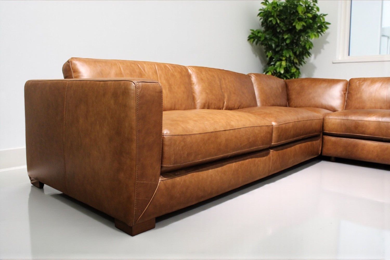 HLHF Old Saddle Leather Sectional Living, New Arrivals Furniture Store Burlington Ontario Near Me 